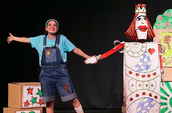 תמונת מופע: בארץ הפלאות